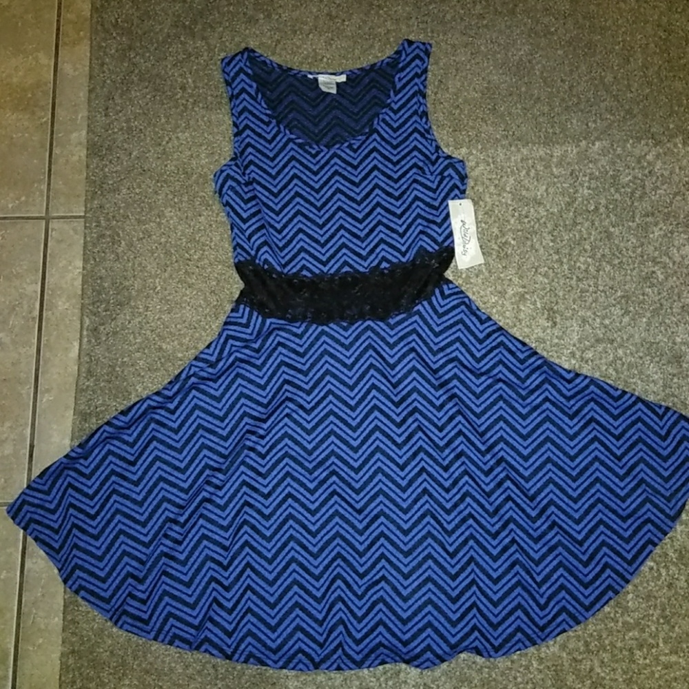 NWT Wild Daisy Chevron dress